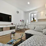 Apartman Aria Two Bedroom With Terrace In The Center