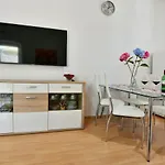Apartman Aria Two Bedroom With Terrace In The Center Porec