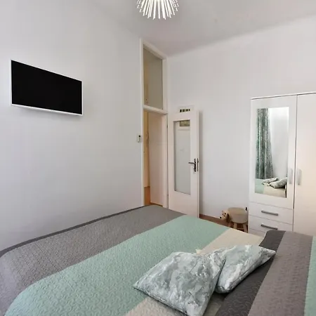 Aria Two Bedroom With Terrace In The Center