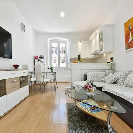 דירה Aria Two Bedroom With Terrace In The Center פורץ