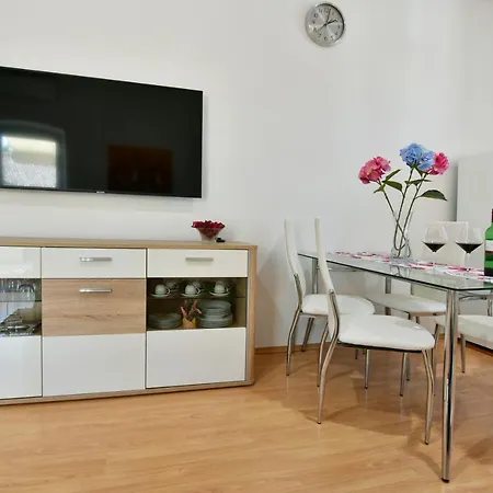 דירה Aria Two Bedroom With Terrace In The Center פורץ