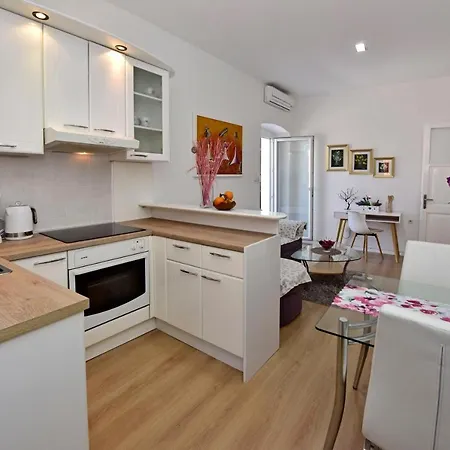 דירה Aria Two Bedroom With Terrace In The Center פורץ