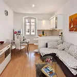 Apartment Aria Two Bedroom With Terrace In The Center *