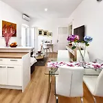 Aria Two Bedroom With Terrace In The Center Apartment Porec