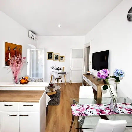 Aria Two Bedroom With Terrace In The Center Apartman *