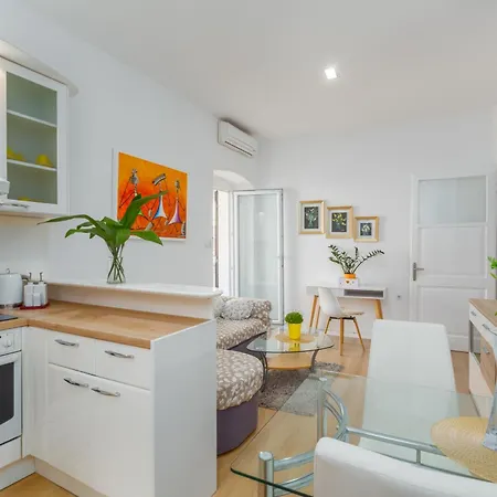Aria Two Bedroom With Terrace In The Center Apartman