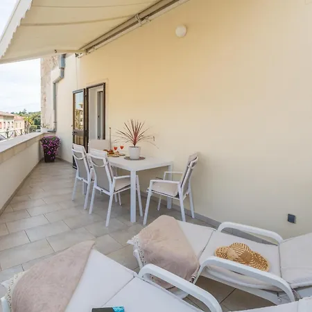 Apartman Aria Two Bedroom With Terrace In The Center