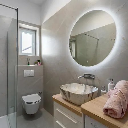 Aria Two Bedroom With Terrace In The Center Apartman