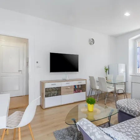 Aria Two Bedroom With Terrace In The Center *